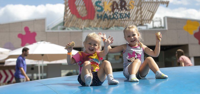 Abenteuerspielplatz Steinwasen-Park Der Abenteuerspielplatz im Steinwasen-Park mit Wasserspritzen, Röhrenrutsche, Hängebrücke und Kletterwand