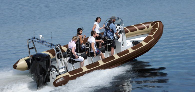 Splash Safari das neue Highlight im Serengeti-Park Hodenhagen Die Splash-Safari ist brandneu im Serengeti-Park Hodenhagen und bringt die Gäste mit 300 PS über den Tansania See.