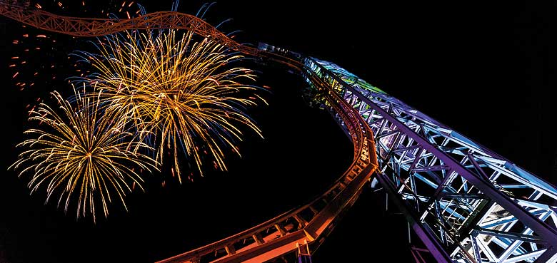 Skyline Park Feuerwerk Skyline Park bei Nacht mit Feuerwerk und neuer Drohnenshow!