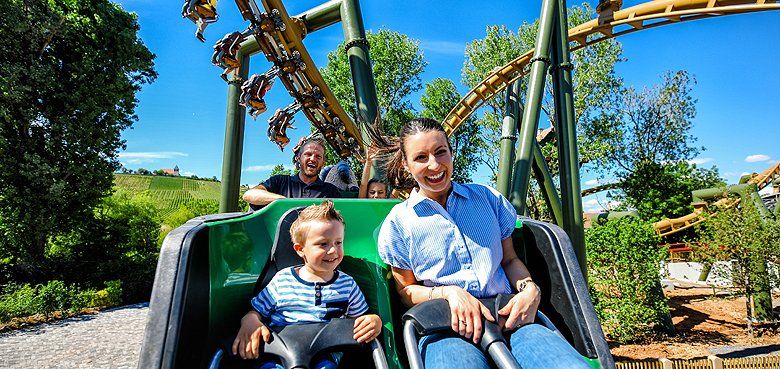 Erlebnispark Tripsdrill Volldampf: unvergleichliches Fahrvergnügen für die ganze Familie. Volldampf: unvergleichliches Fahrvergnügen für die ganze Familie.