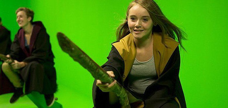 Ein Flug mit dem Nimbus 2000 gefällig? Ein Flug mit dem Nimbus 2000 gefällig? Die Studios zeigen wie man mit einem Besen fliegen kann.