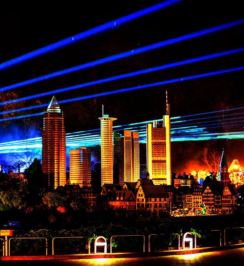 LEGOLAND® Lasershow 2024 Spektakuläre Lasershow mit Musik im LEGOLAND MINILAND.