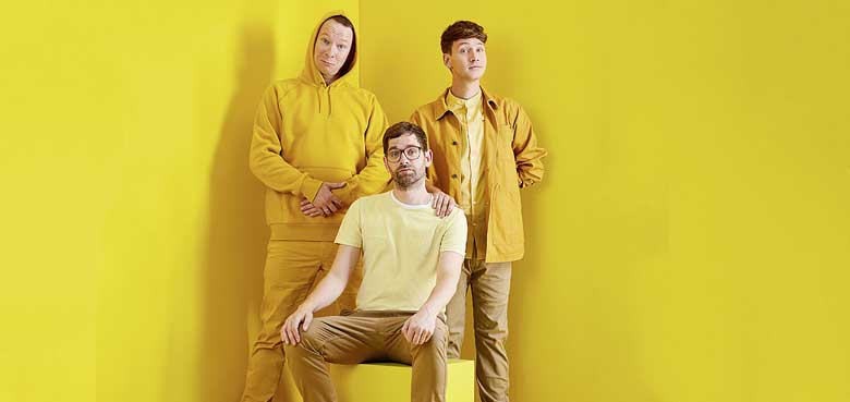 Die Band Deine Freunde im LEGOLAND Deutschland. Die Band Deine Freunde gibt beim LEGO VIDIYO Festival vom 3.-5. September im LEGOLAND drei seiner witzigen und mitreißenden Songs zum Besten.