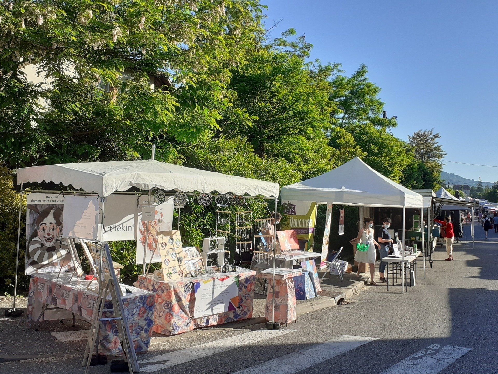 Créations en verre et vitraux - Art'lekin au marché de Charavines Créations en verre et vitraux - Art'lekin au marché de Charavines