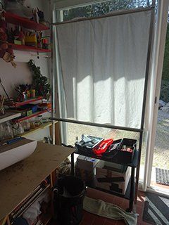 Présentation de l'atelier Art'elkin, le support incliné pour voir les verres en transparence