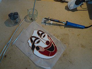 Présentation de l'atelier Art'elkin, le poste de soudure à l'étain