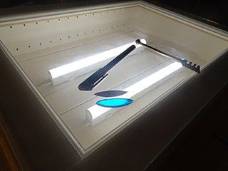 Présentation de l'atelier Art'elkin, la table lumineuse pour mieux voir en transparence.