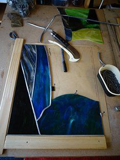 Art'lekin, vitrail sur-mesure, Cascade, étape de création, mise au plomb panneau inférieur.