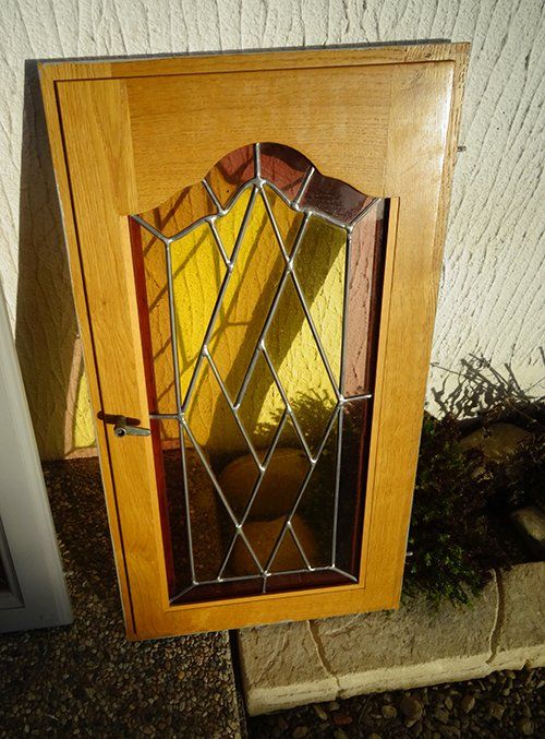Art'lekin, vitrail sur-mesure pour porte de meuble, Galaxie, technique traditionnelle, avant restauration Art'lekin, vitrail sur-mesure pour porte de meuble, Galaxie, technique traditionnelle, avant restauration