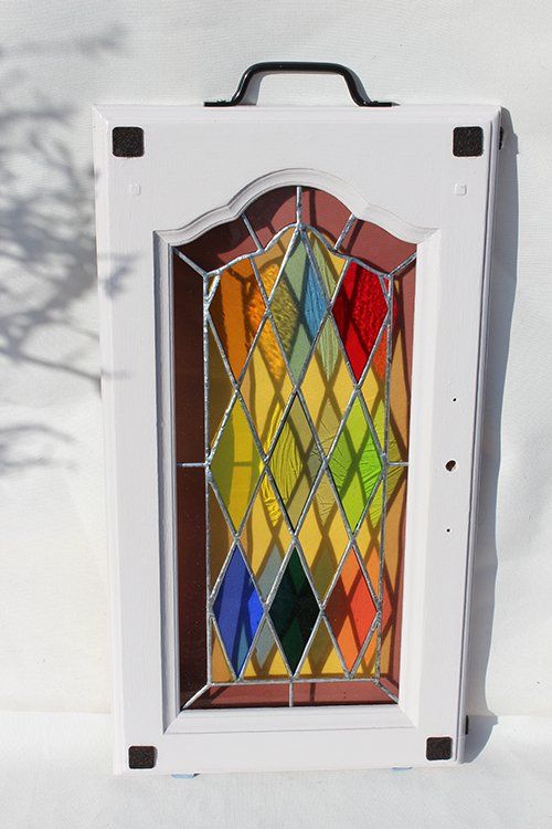 Art'lekin, vitraux sur-mesure, vitrail pour porte de meuble, motif géométrique coloré