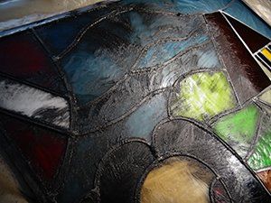 Art'lekin, vitrail sur-mesure, Jeannala & Seppala, étape de création, masticage.