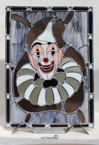 Art'lekin, vitrail-tableau en technique traditionnelle et Tiffany combinées (technique mixte) Art'lekin, vitrail-tableau en technique traditionnelle et Tiffany combinées (technique mixte)