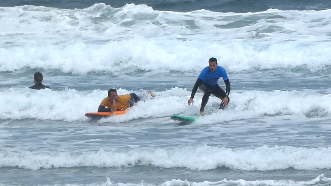 coach rides along with and films a surfer in a Private Lesson