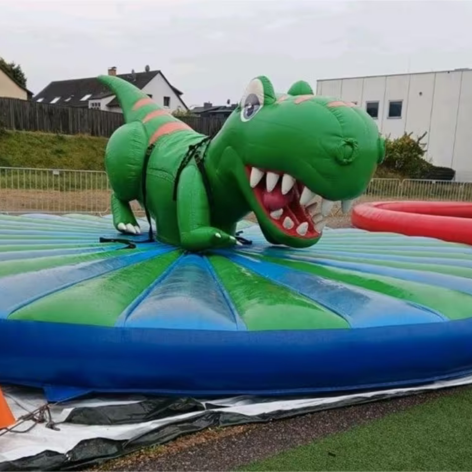 Dino-Riding, Bull-Riding für Kids