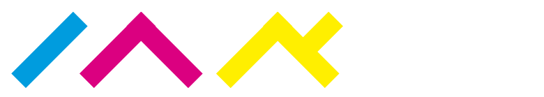 Equipo profesional trabajando en diseño gráfico e impresión de alta calidad, con muestras de materiales creativos y acabados personalizados