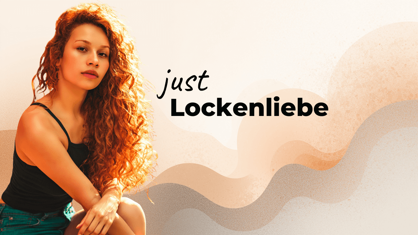 Eine junge Frau mit langen, im Licht rot schimmernden Locken sitzt aufrecht. Neben ihr der Schriftzug