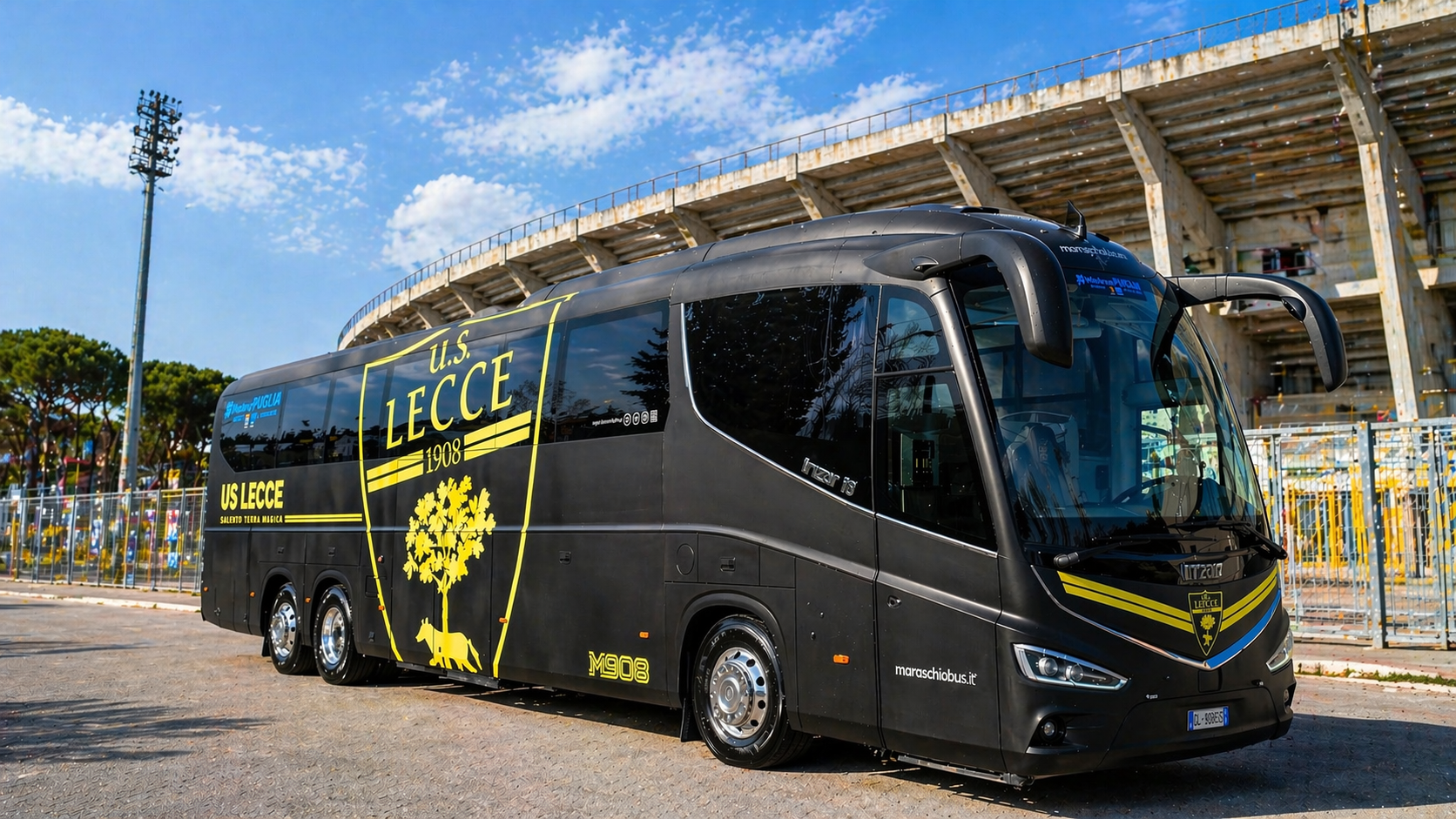 Autobus turistico con marchio Lecce, Stati Uniti.