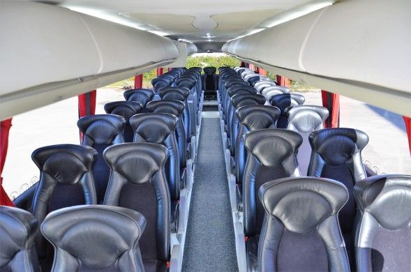 Interni vuoti dei sedili dell'autobus