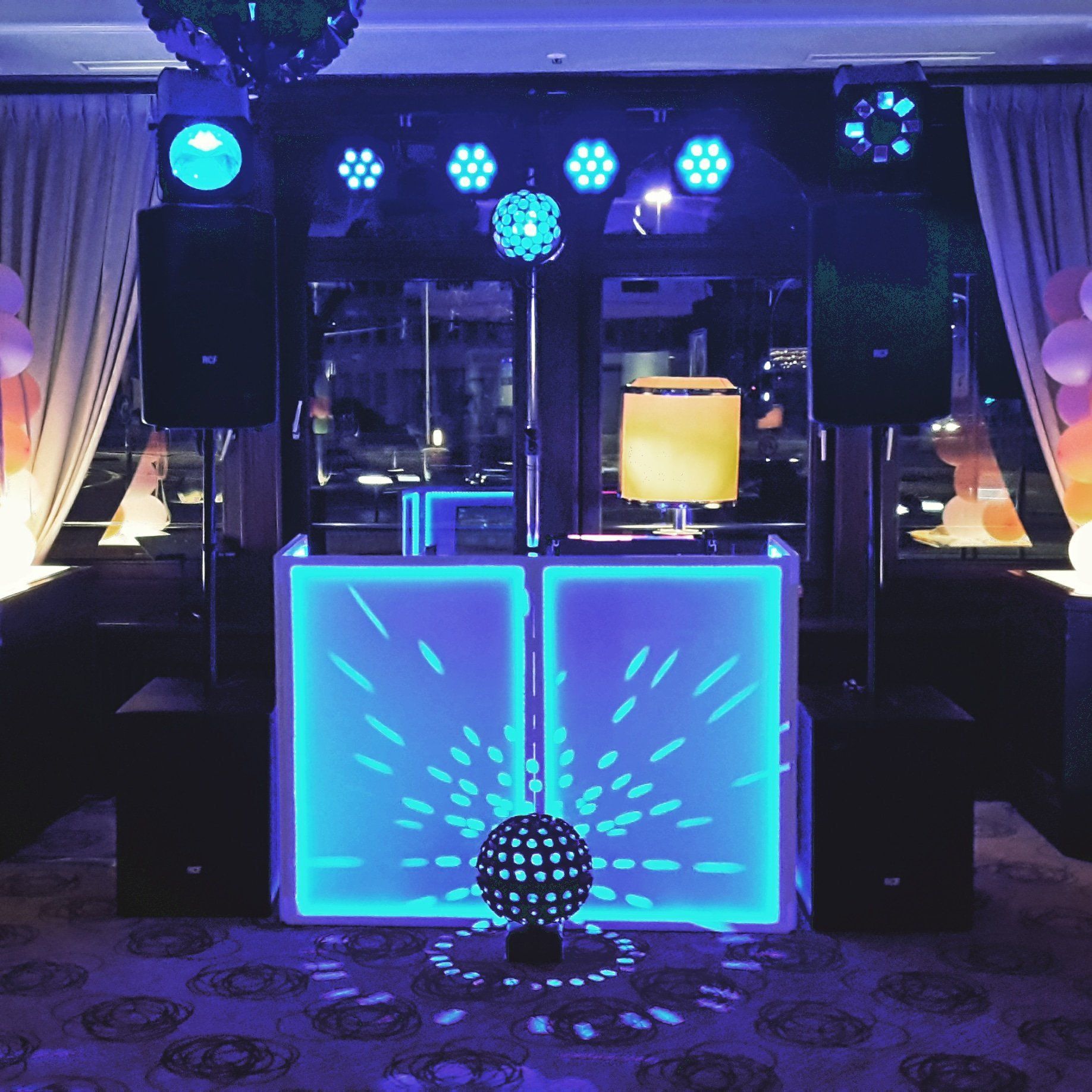 DJ Mark Kiss, DJ Facade, DJ Hochzeit Aschaffenburg, Lichttechnik, Lichtanlage, Discokugel
