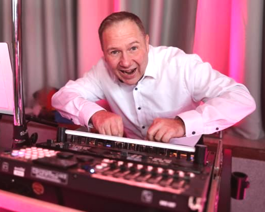 Euer DJ für Hochzeit, Geburtstag & Firmenfeier in Aschaffenburg, Hanau, Darmstadt.