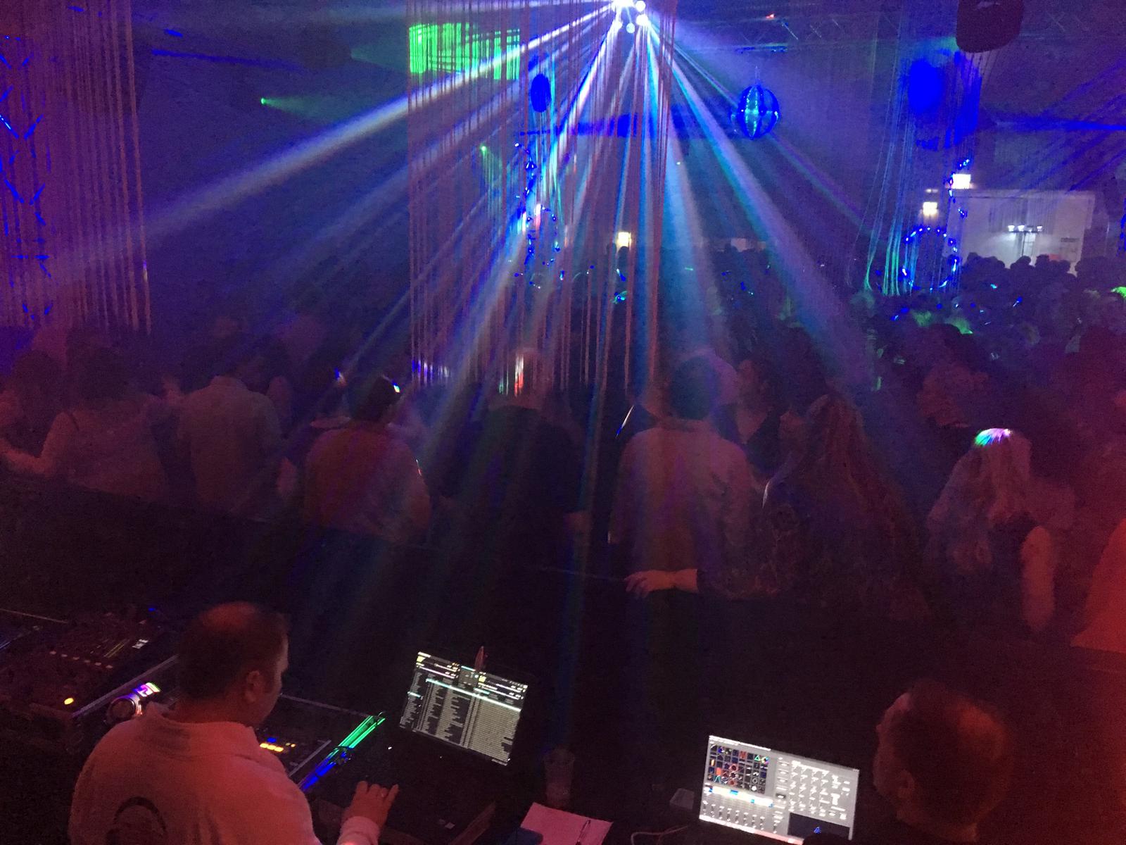 600 Party-People tanzen zum Sound der ehemaligen Discothek. Gemixt von DJ Mark Kiss