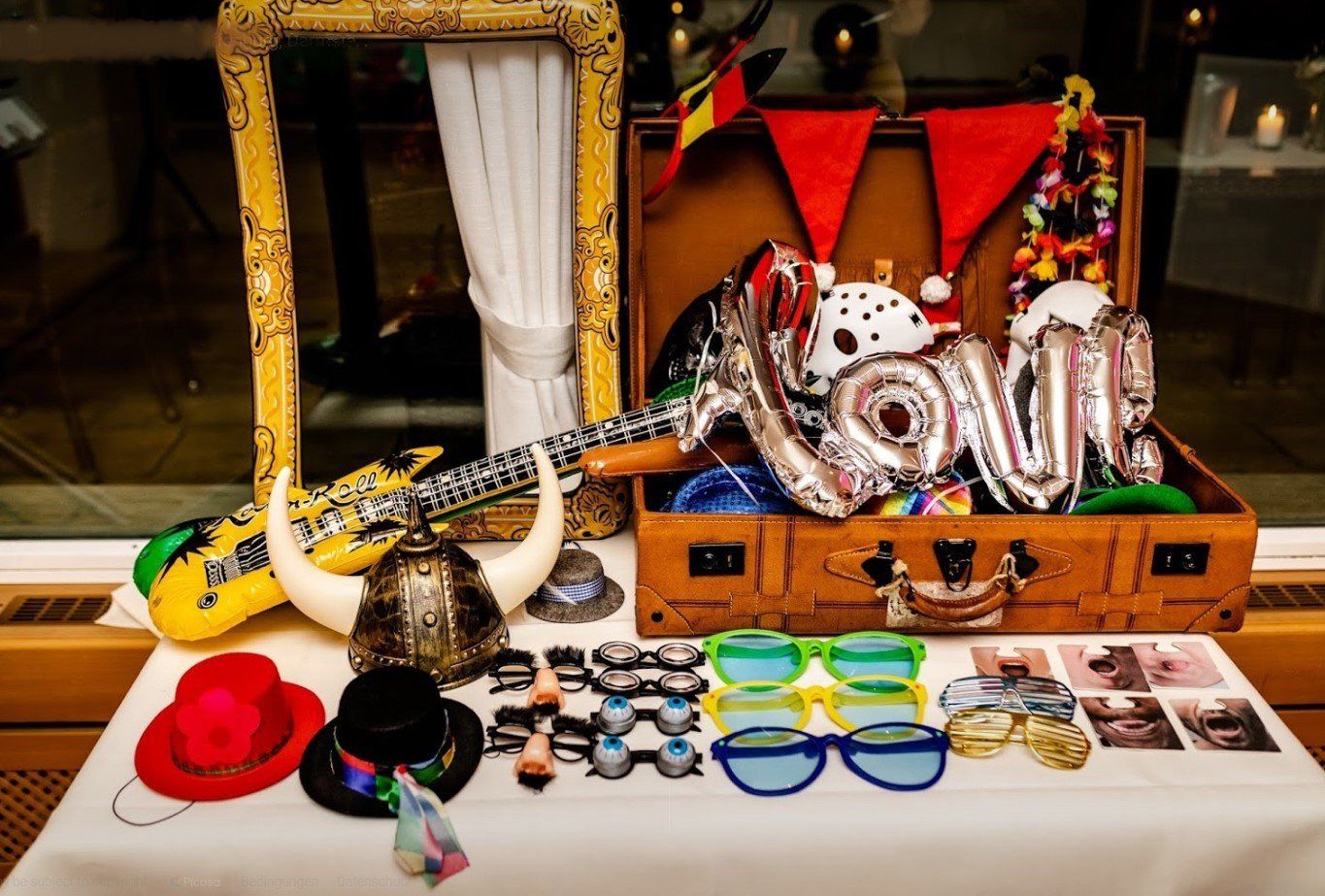 Vintage Fotobox in alter Holztruhe