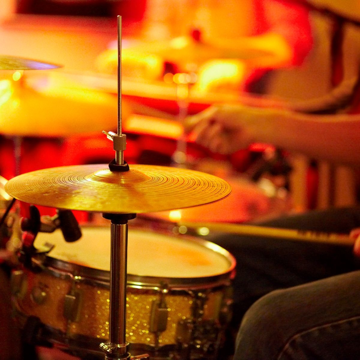 guitarra bajo flamenca clásico ukelele arco violin contrabajo cellos piano teclado batería percusión bongos cajones cajón caja carrillones platos timbales