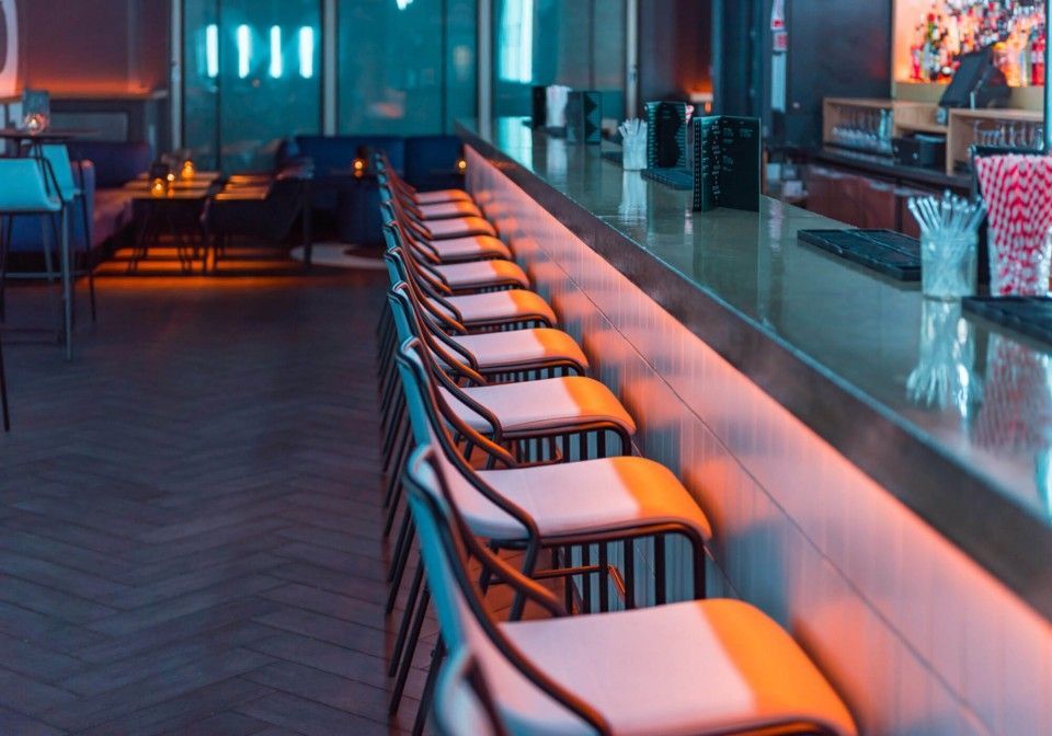 Ola Designhocker für Bar in Borna bei Leipzig