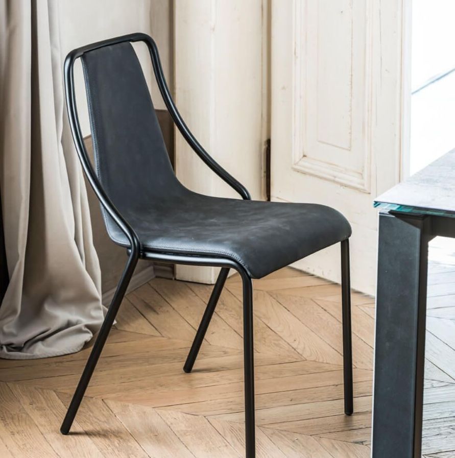 Schwarzer, eleganter Lederstuhl-Designstuhl Ola aus Leipzig bei Borna