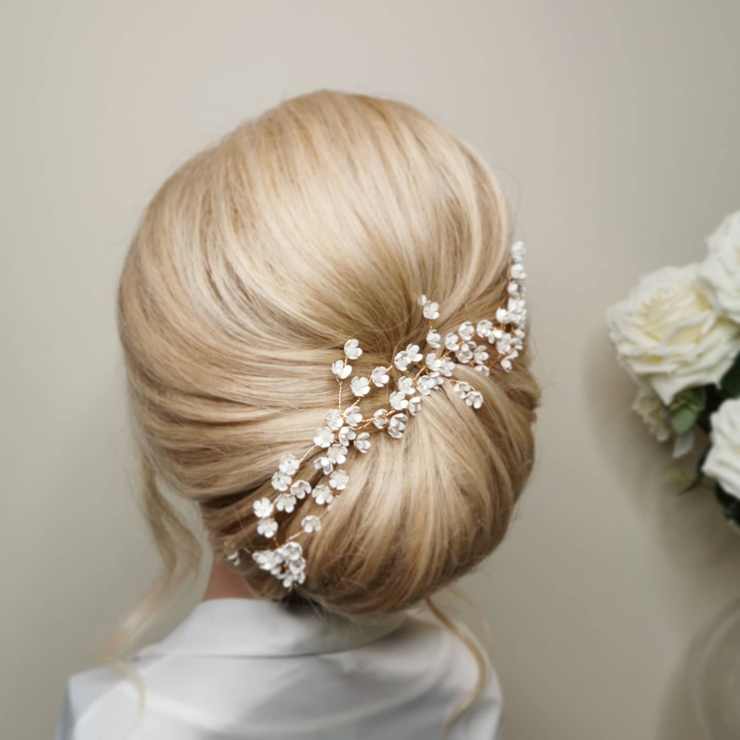 smooth chignon on short blonde hair hairup course uk