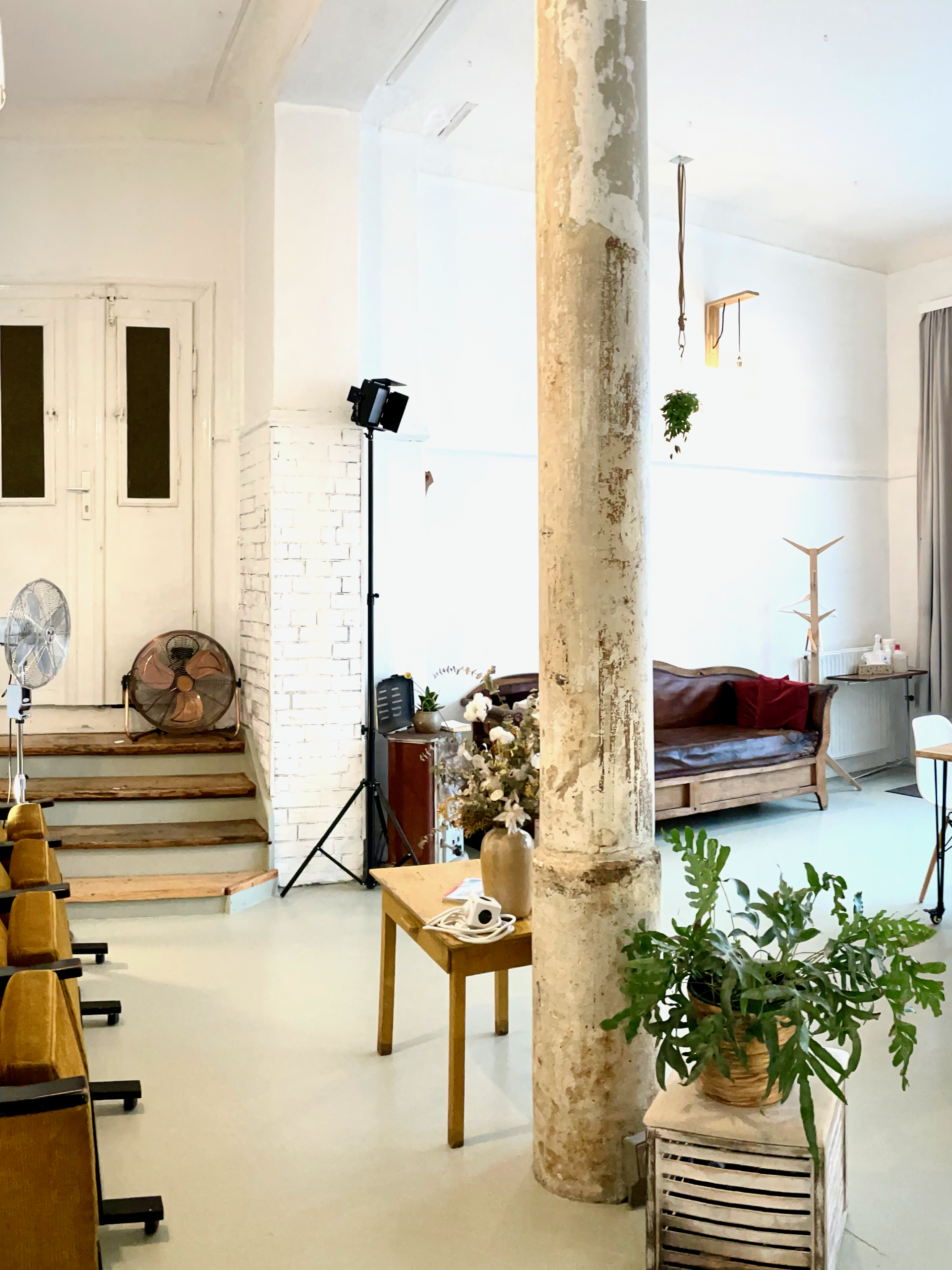 Helles und professionelles Mietstudio Fotostudio mieten nahe Erfurt Thüringen Kleines Loft in Leipzig