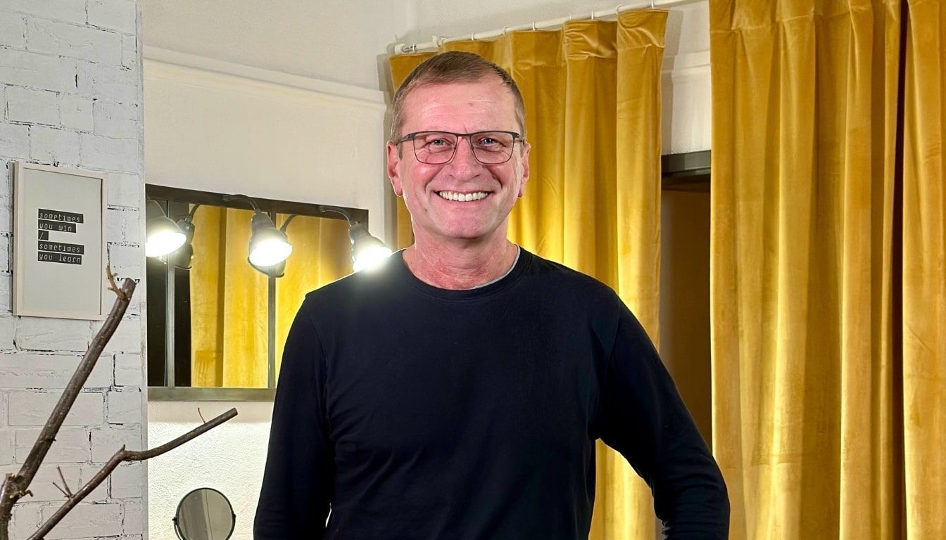 Tierpfleger des Zoo Leipzig Jörg Gräser bei seinem Videodreh im Mietstudio Kleines Loft