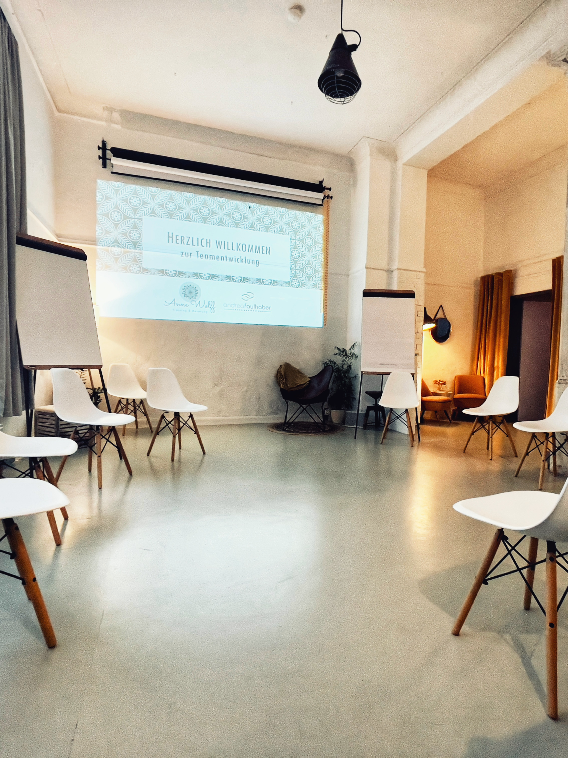 Helles und professionelles Mietstudio Fotostudio mieten nahe Erfurt Thüringen Kleines Loft in Leipzig