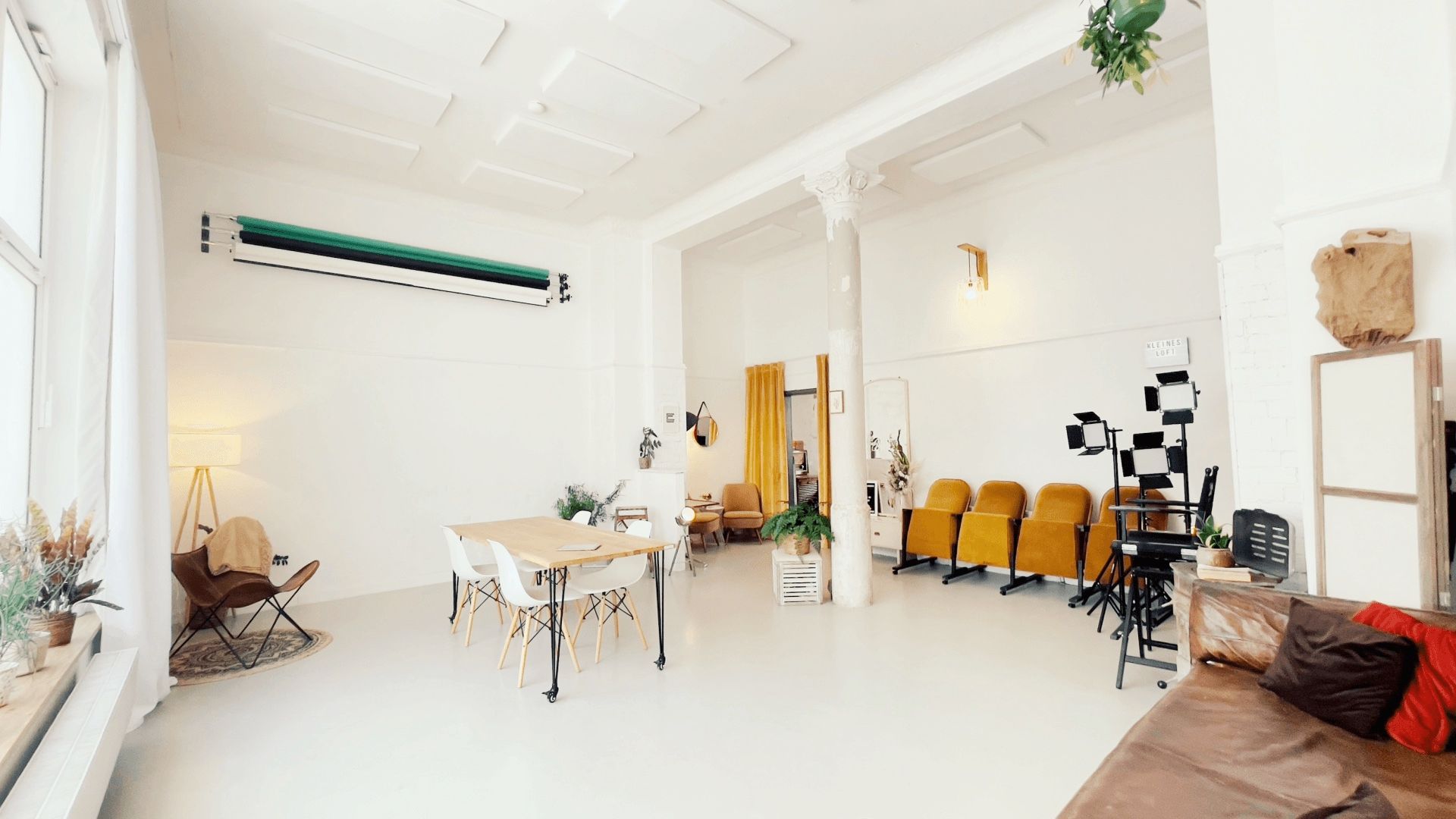 Ansicht heller Meetingraum, Seminarraum und Tagungsraum Kleines Loft Leipzig Stötteritz.