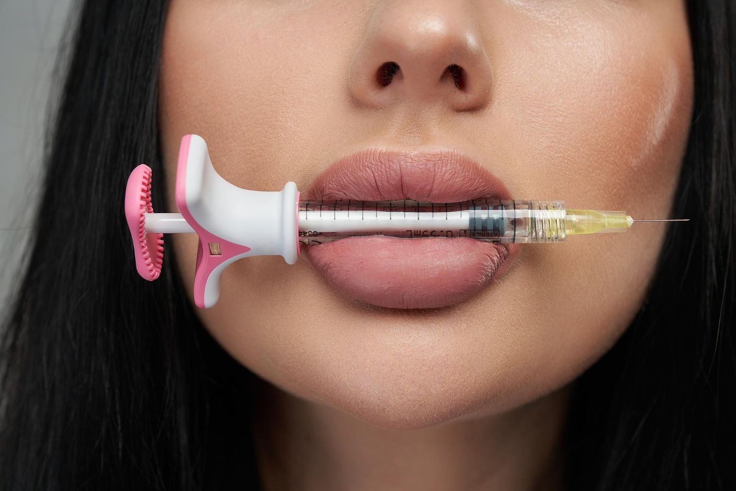 Les injections d’acide hyaluronique ne « remplissent » plus : elles restructurent, hydratent et rest