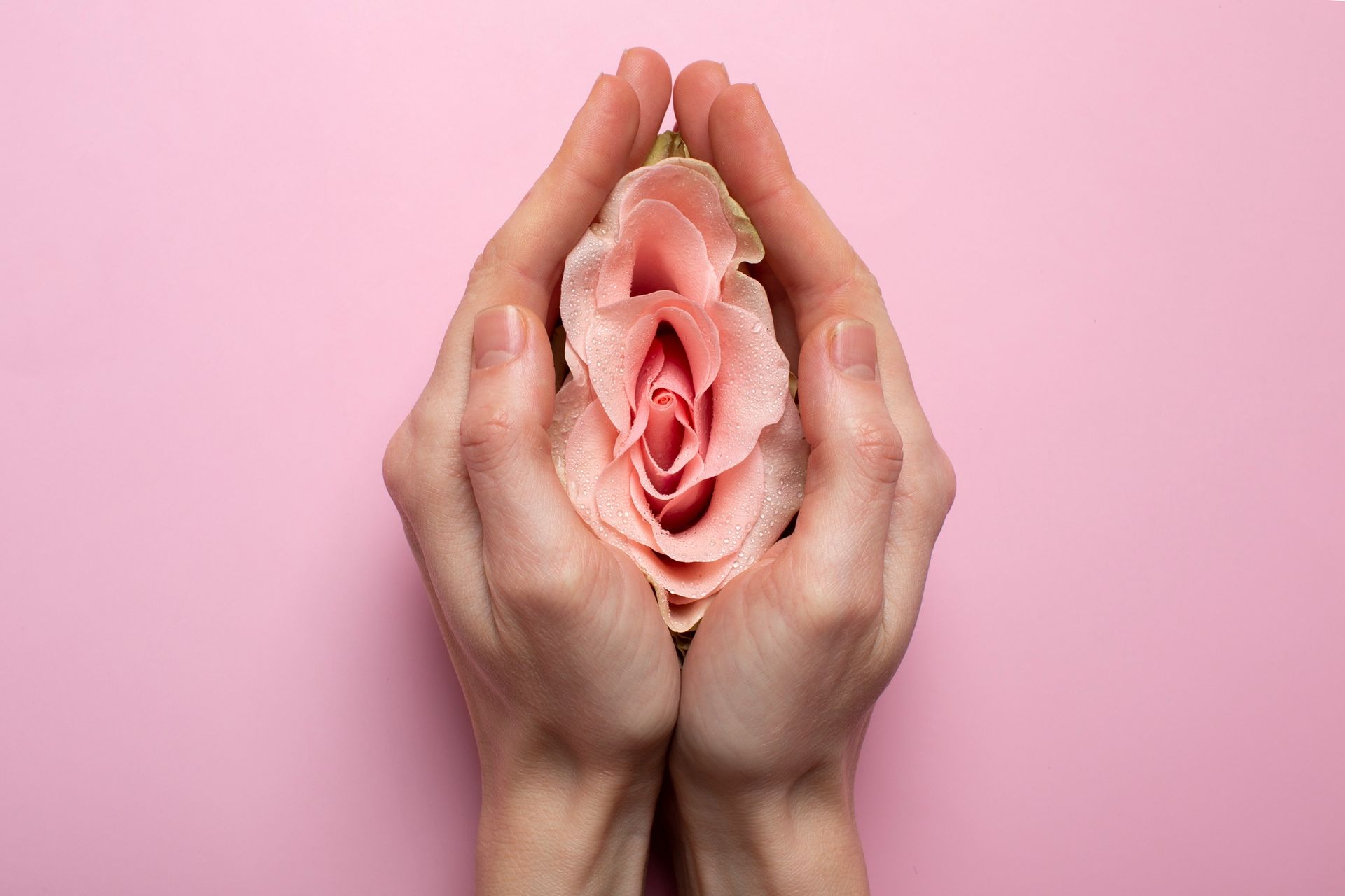 Laser MonalisaTouch® : amélioration trophique, hydratation, tonicité des tissus
Injections Désirial® (acide hyaluronique) : restauration de la muqueuse, volume, confort
Vaginoplastie non chirurgicale
Traitements fonctionnels post-partum
Rééquilibrage esthétique de la vulve