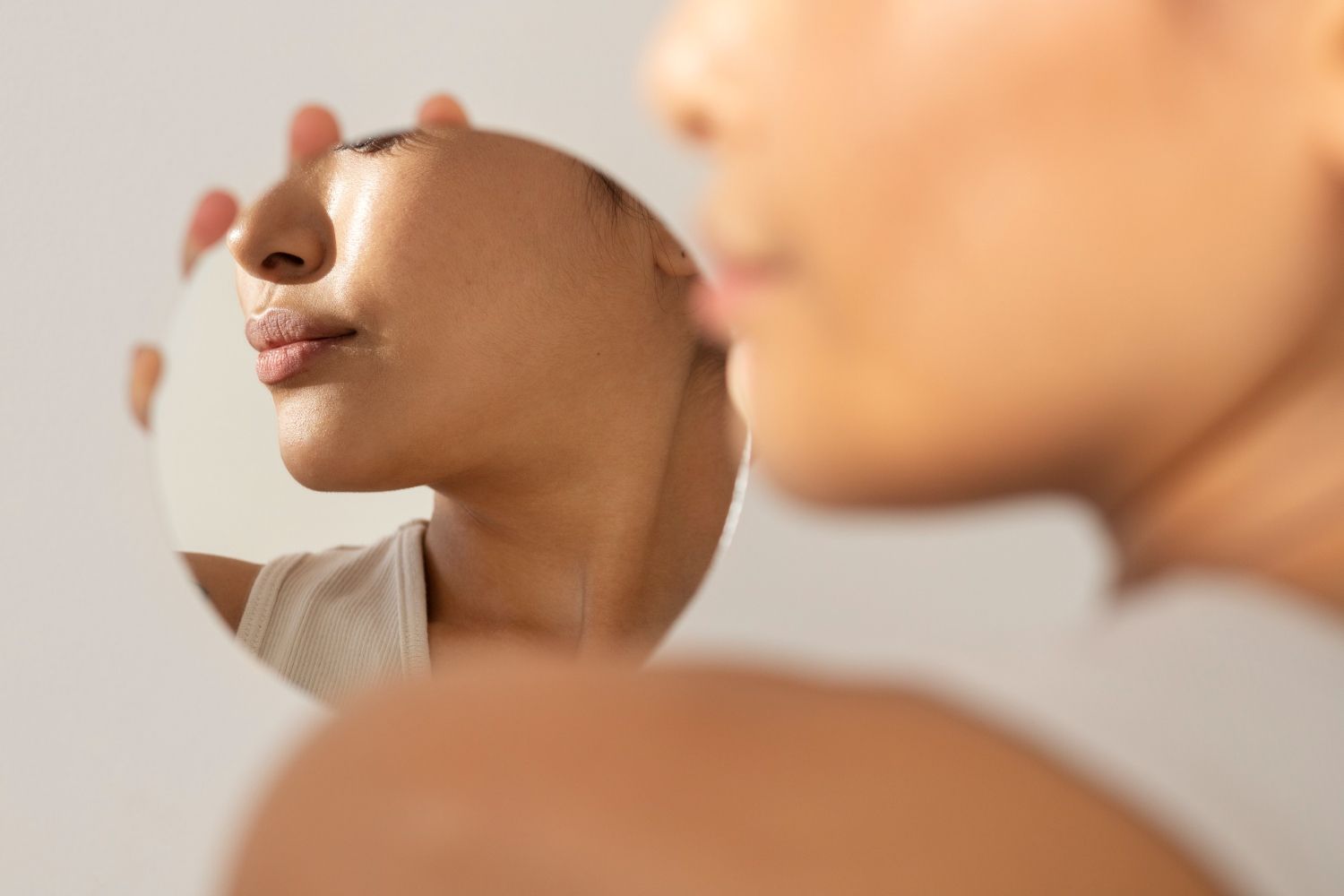 Le Dr Camille Vincent, médecin esthétique à Cannes, associe nutrition, médecine régénérative et tech