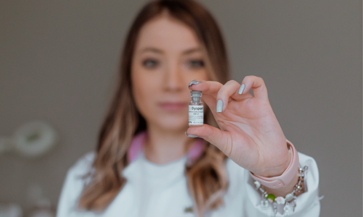 Pourquoi choisir un médecin formé change tout
La médecine esthétique est un acte médical. Cette évi