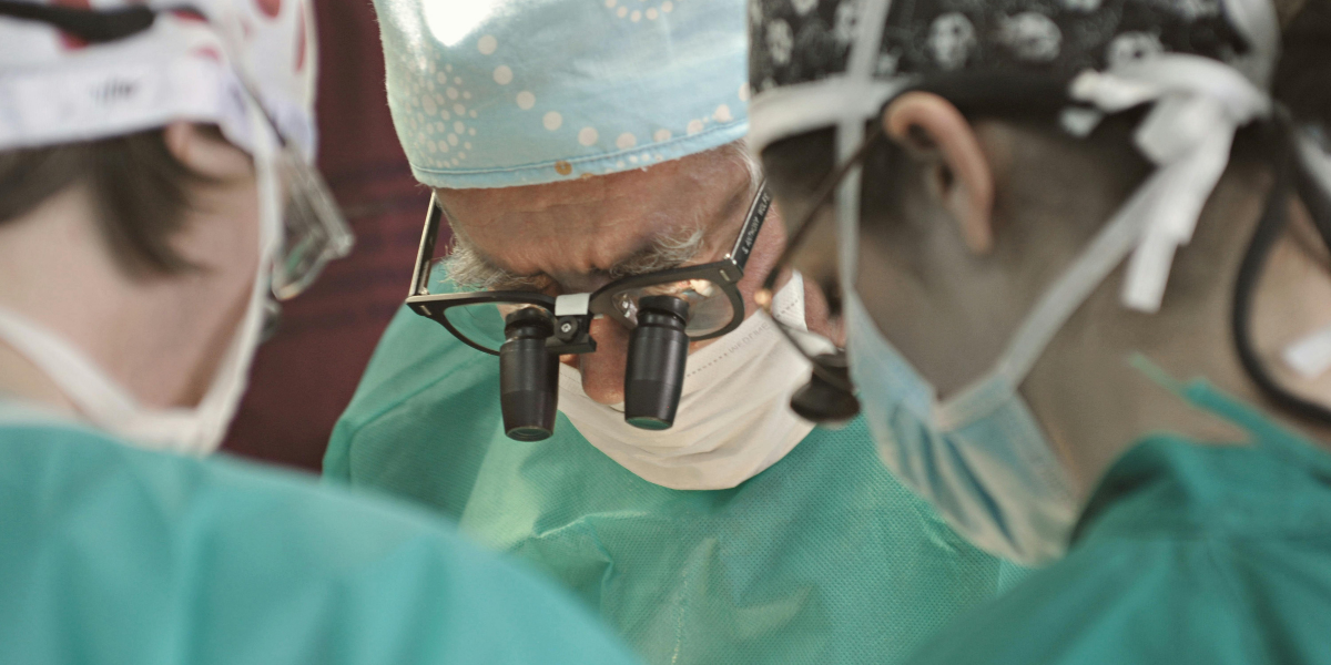 Médecine esthétique et chirurgie esthétique : qui peut pratiquer en France ? Quelles règles juridiqu