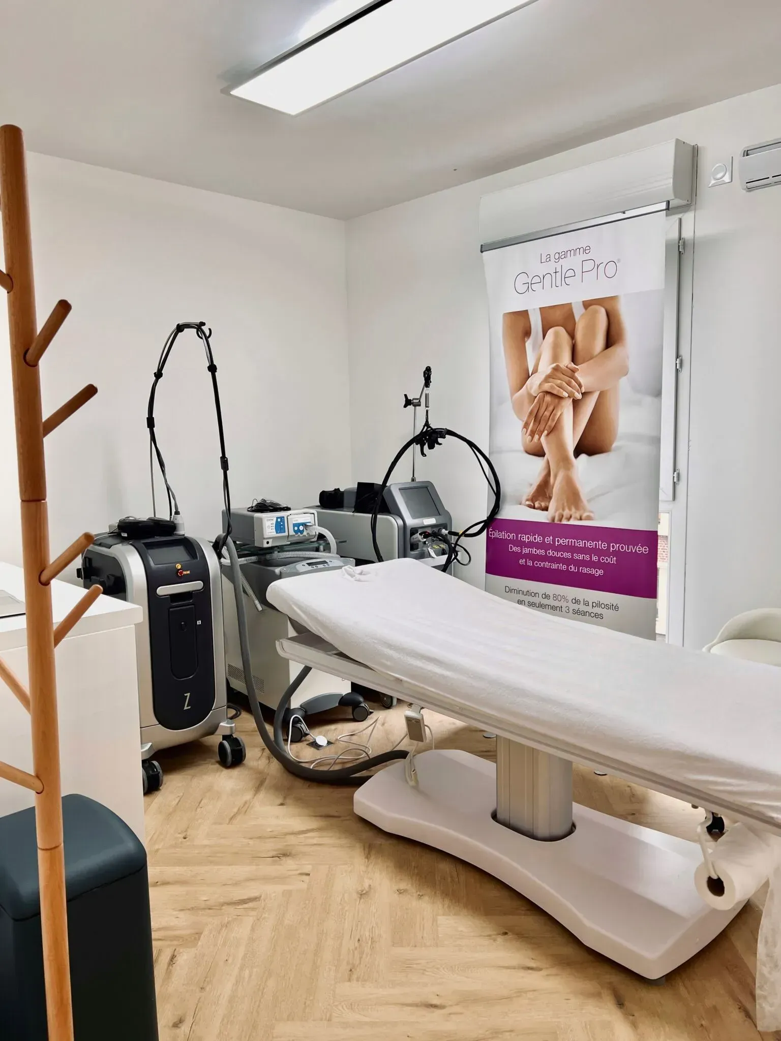 En tant que cofondateur de l’UFEM, le Dr Philippe Yaeche joue un rôle essentiel dans la défense d’une médecine esthétique responsable.