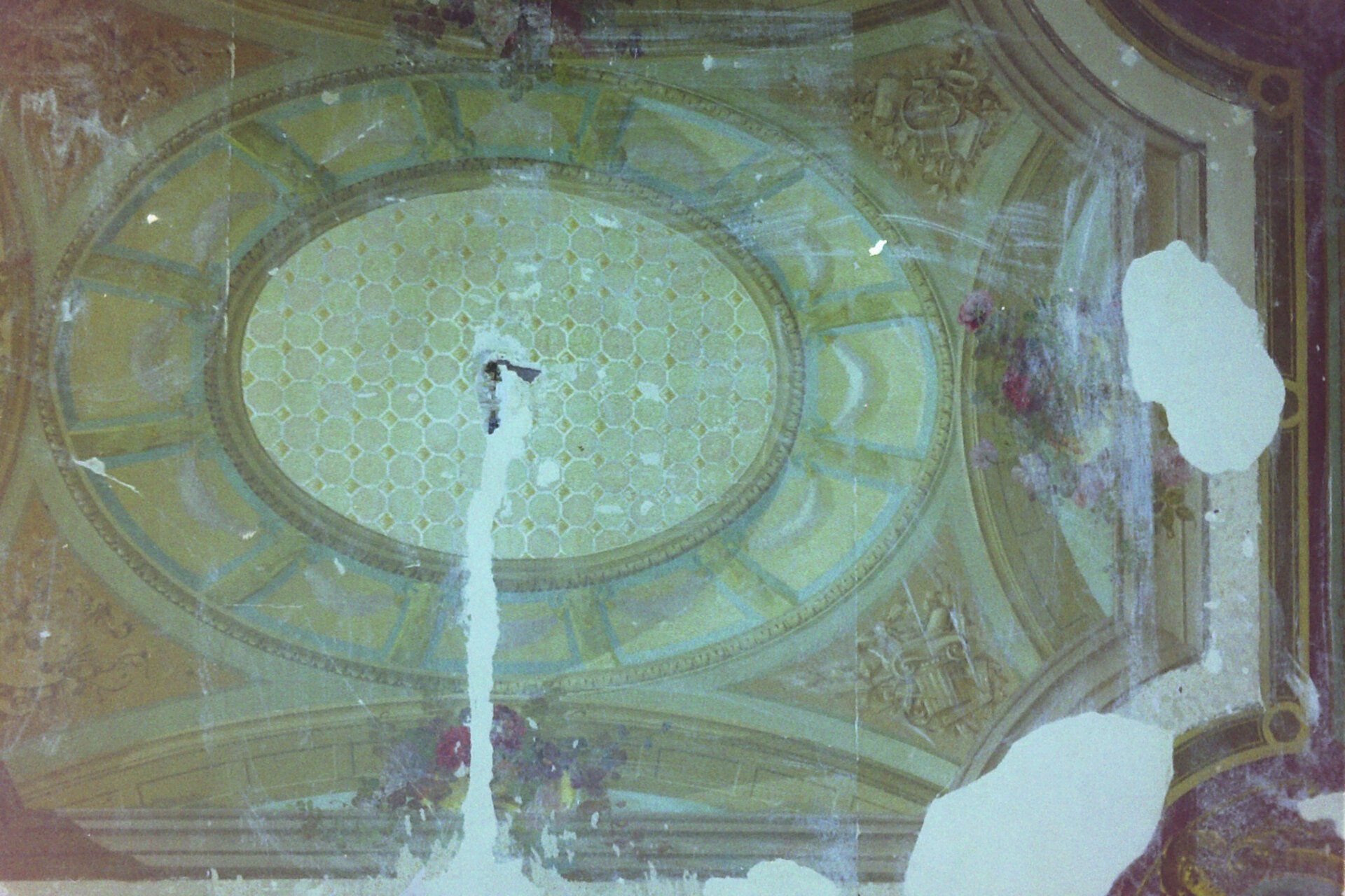 Elsbethstraße 12 Leipzig Entdeckung und Freilegung der Deckenmalerei, Herbst 2002