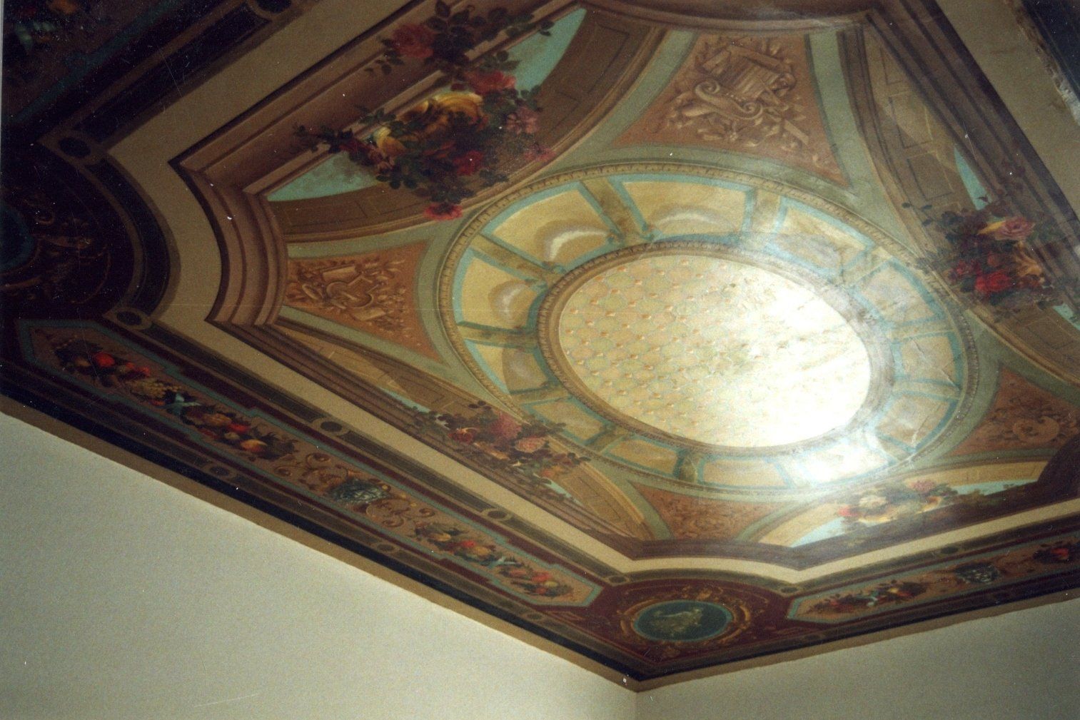 Elsbethstraße 12 Leipzig, restaurierte Deckenmalerei