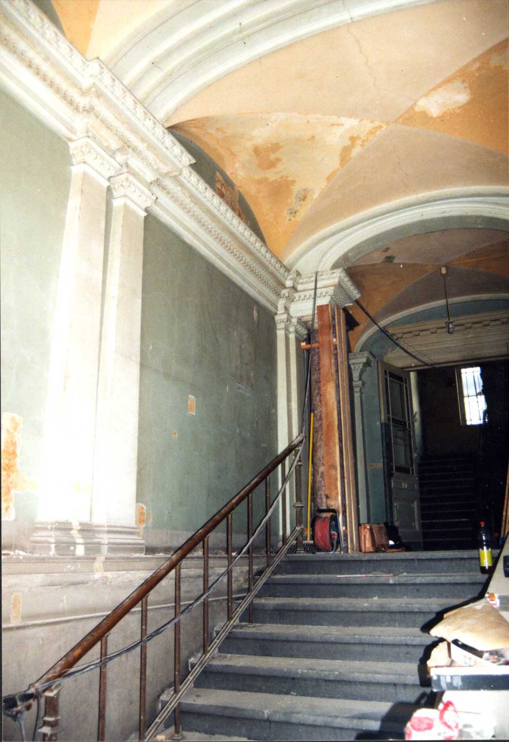 Kreuzstraße 1c Hauseingang vor der Sanierung