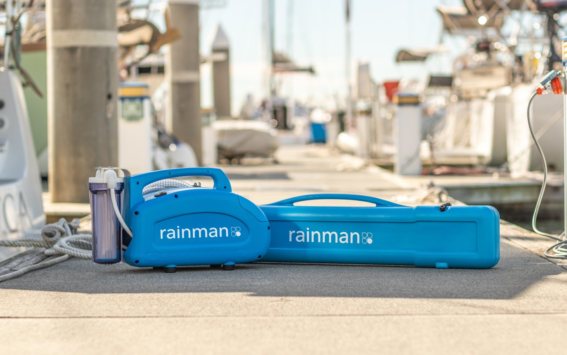 potabilizadoras Rainman en proa velero