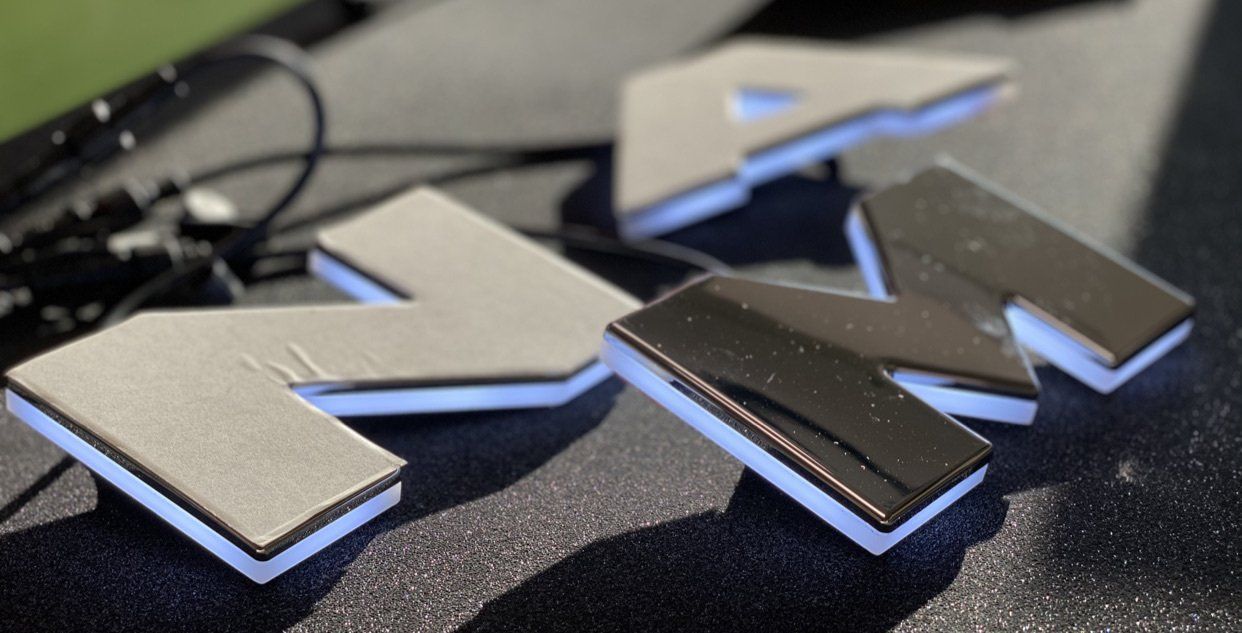 beleuchteter MAN Schriftzug