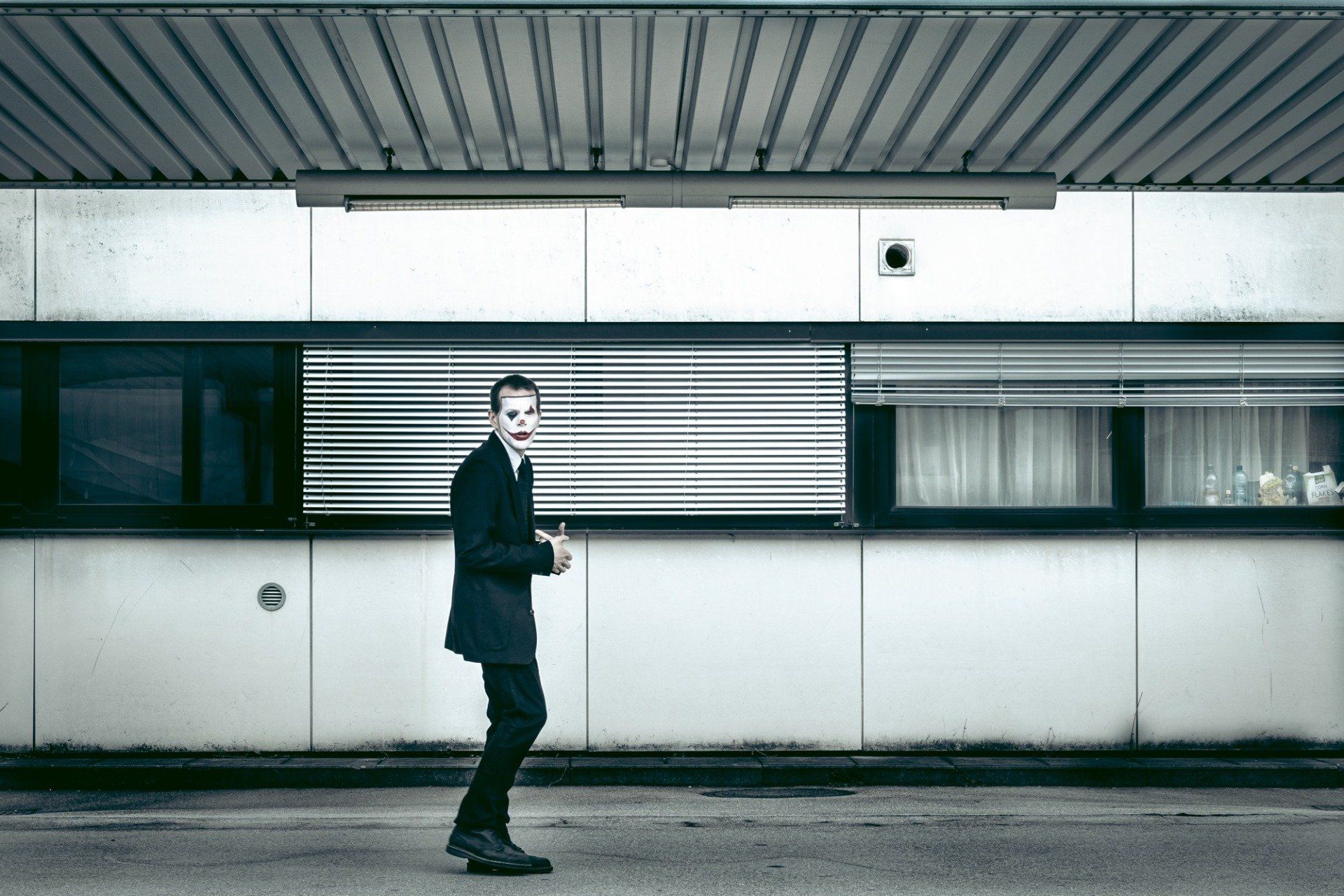 BUSINESS AS USUAL (Fotoshooting mit Sven-Kristian Wolf))