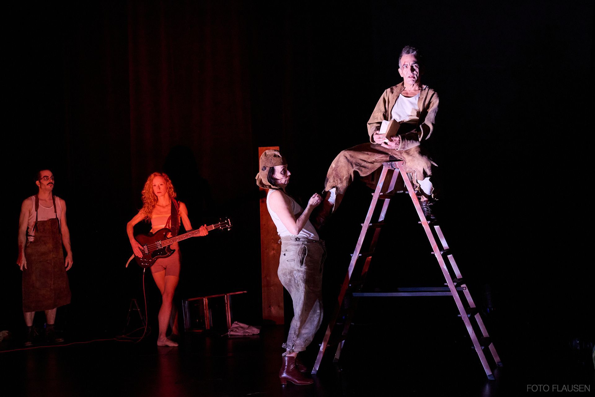 Cassandra Rühmlings Produktion von DIE HEILIGE JOHANNA DER SCHLACHTHÖFE (von Bertold Brecht).