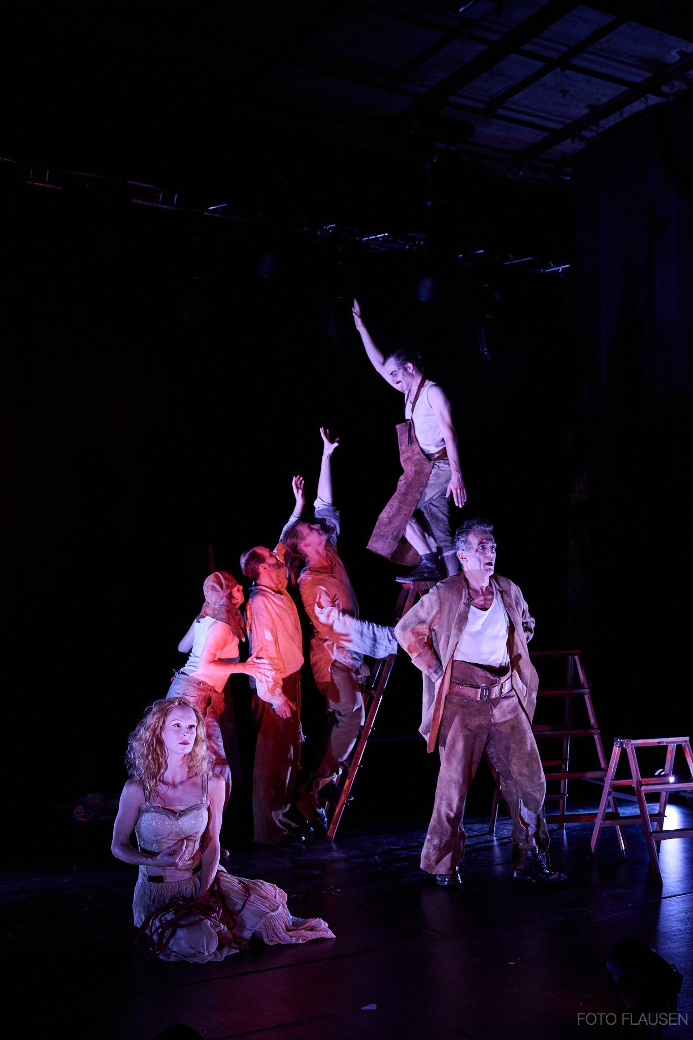 Cassandra Rühmlings Produktion von DIE HEILIGE JOHANNA DER SCHLACHTHÖFE (von Bertold Brecht).