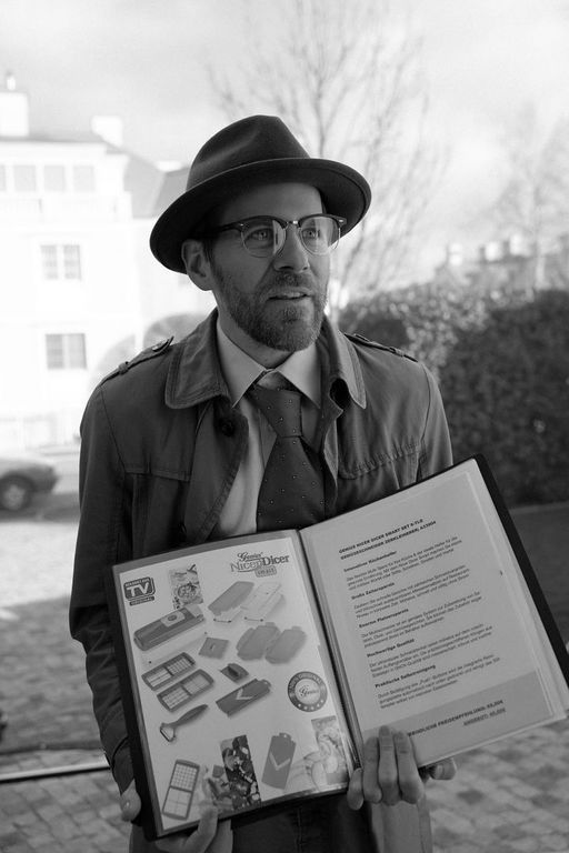 Florian Friedrich als erfolgloser Hausierer