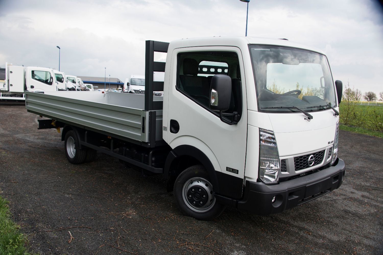 nissan cabstar nt400 plateau alu